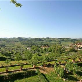 A selection of 2-3 bedroom apartments with shared pool near Florence, Sleeps 4-6